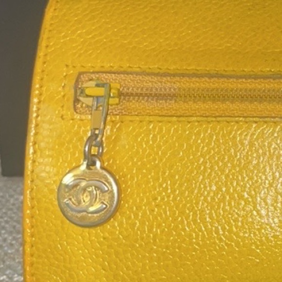 AUTHENTIC CHANEL CAVIAR LEATHER VINTAGE DOUBLE FLAP CLUTCH/WALLET - Picture 4 of 14